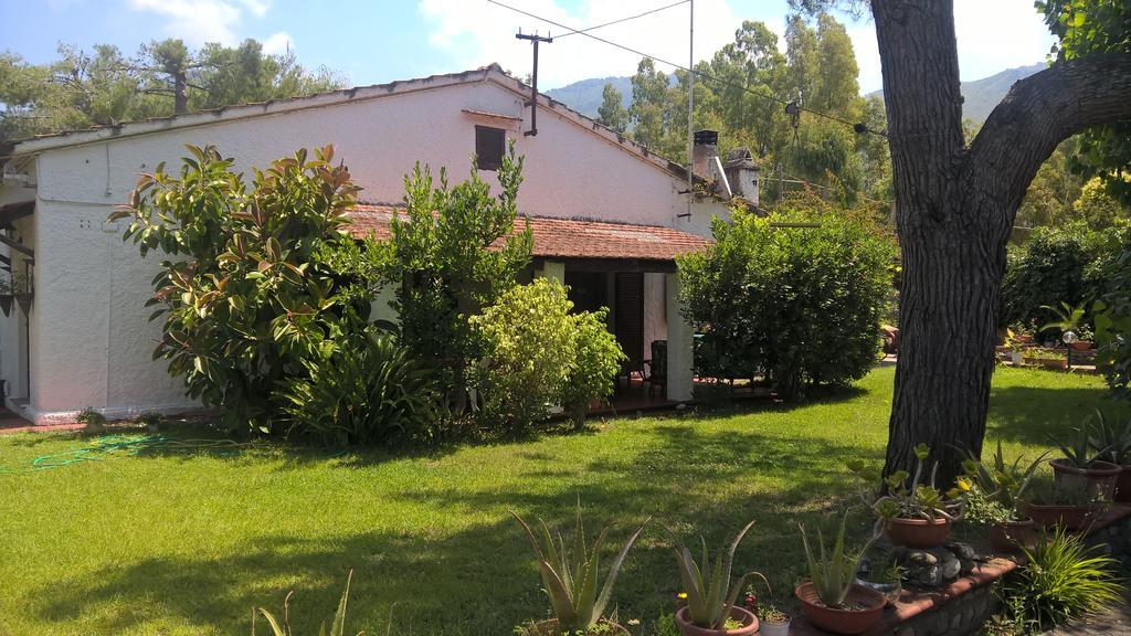 La Corte Delle Rose B&B Прая-а-Маре Экстерьер фото